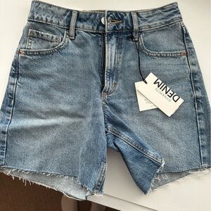 Dynamite Light Wash High-Rise Denim Cutoff Shorts